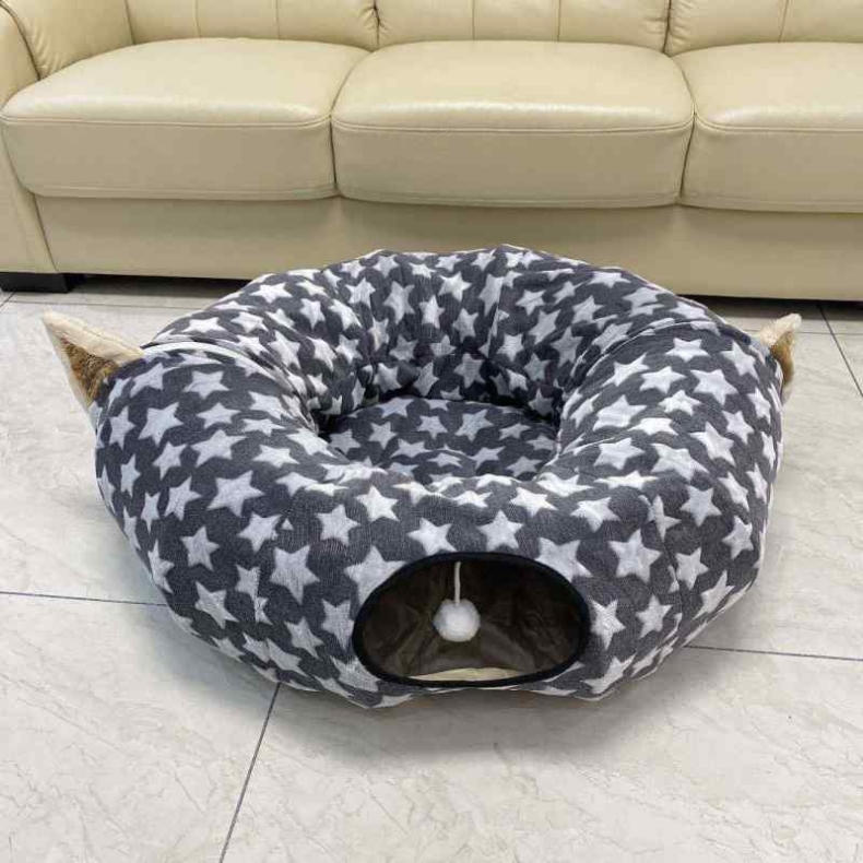 Round pet bed with tunnel