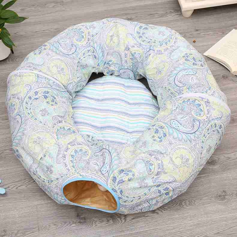 Round pet bed with tunnel
