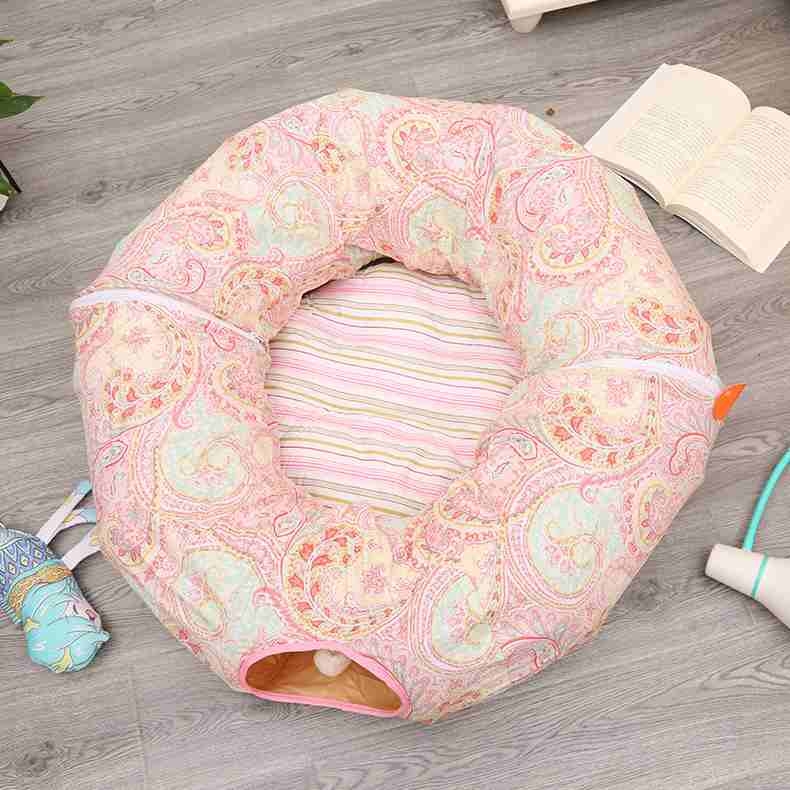 Round pet bed with tunnel