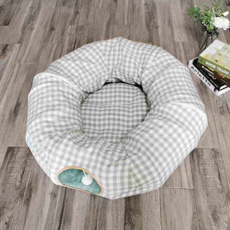 Round pet bed with tunnel