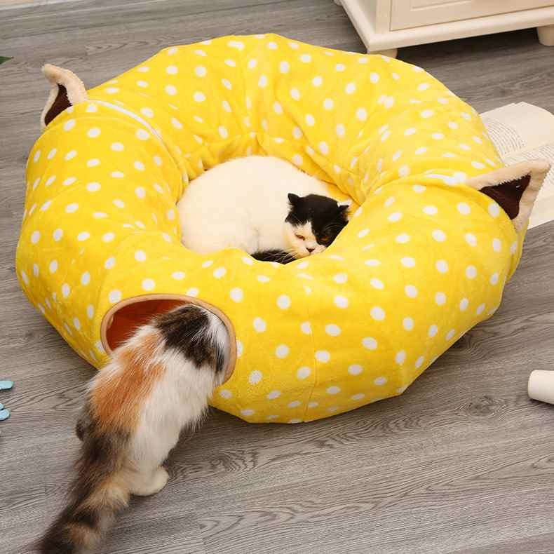 Round pet bed with tunnel