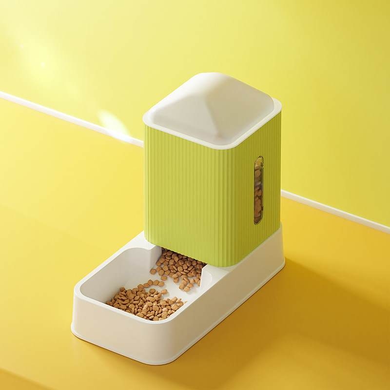 House shaped 3.5L pet feeder