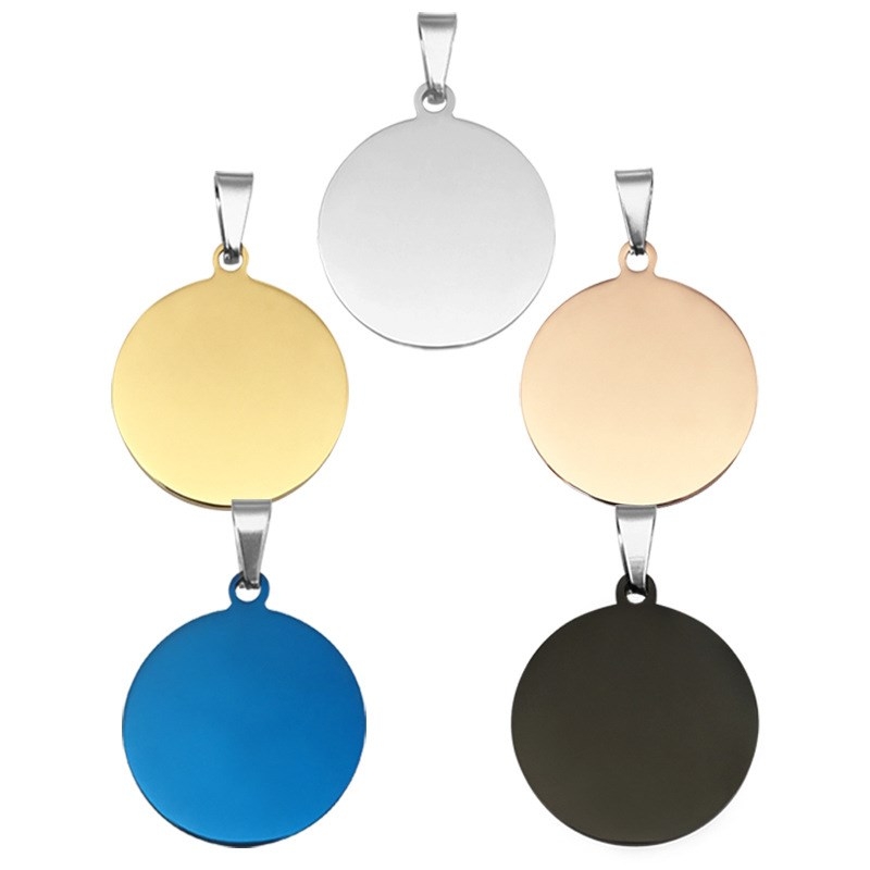 Round pet tags of different colors